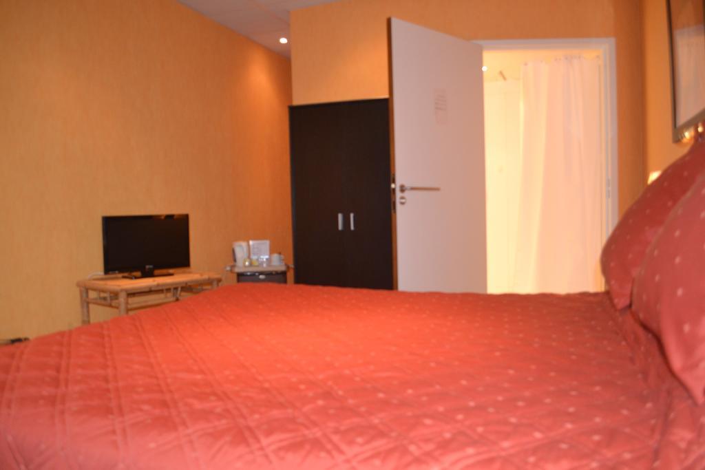 Hotel De France Либурн Номер фото